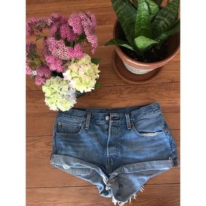 LEVI’S 501 SHORTS 💙